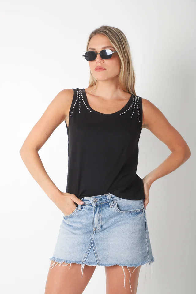 Musculosa  FIORE Creppe c/ Tachas