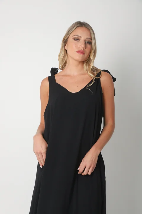 Vestido NISSI LISO AMPLIO de creppe c/ Tiras y Bolsillos