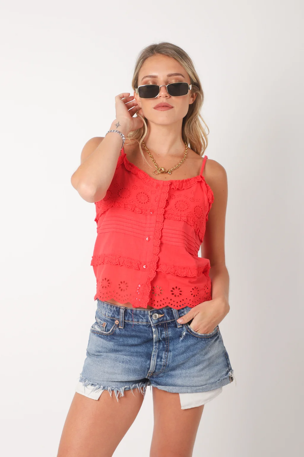 Musculosa Kavanah de Lino Abotonada con T ablitas y Broderie GUK4067