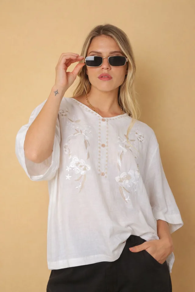 Blusa AMPLIA MAKEA de Lino Bordado c/ Botones GU0327