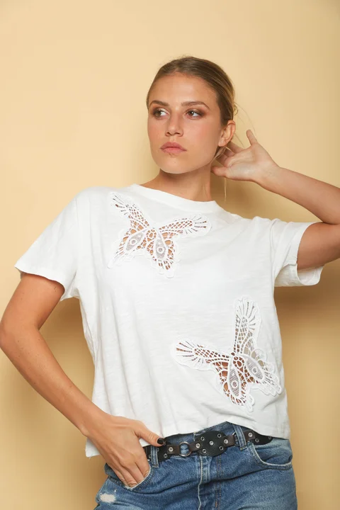 Remera MARIPOSA BORDADA GUJ5231