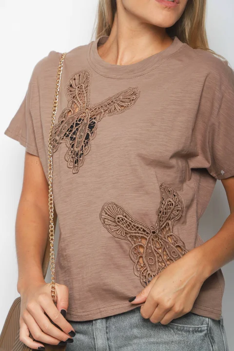 Remera MARIPOSA BORDADA GUJ5231