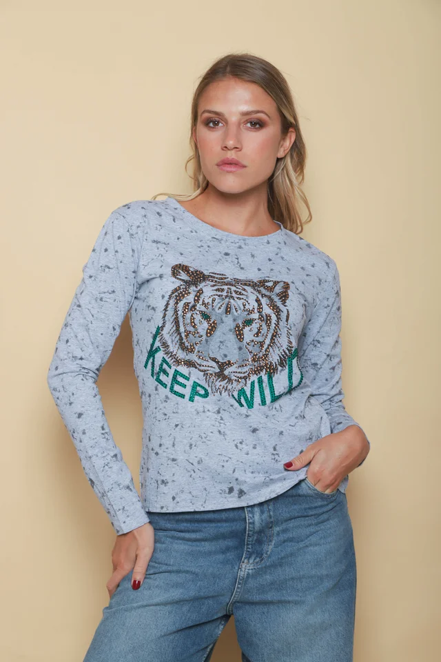 Remera KEEP WILD Batik con strass GU5126
