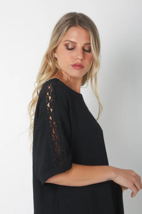 Blusa SERE Amplia Creppe c/ Puntilla en Hombros y Mangas GU0329