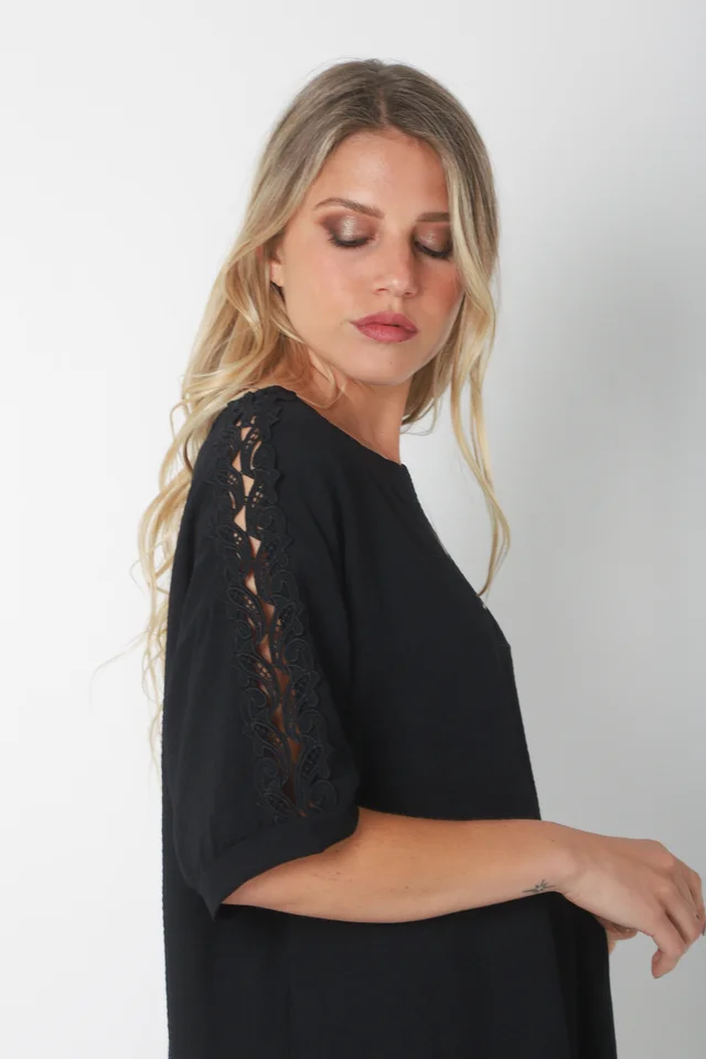 Blusa SERE Amplia Creppe c/ Puntilla en Hombros y Mangas GU0329