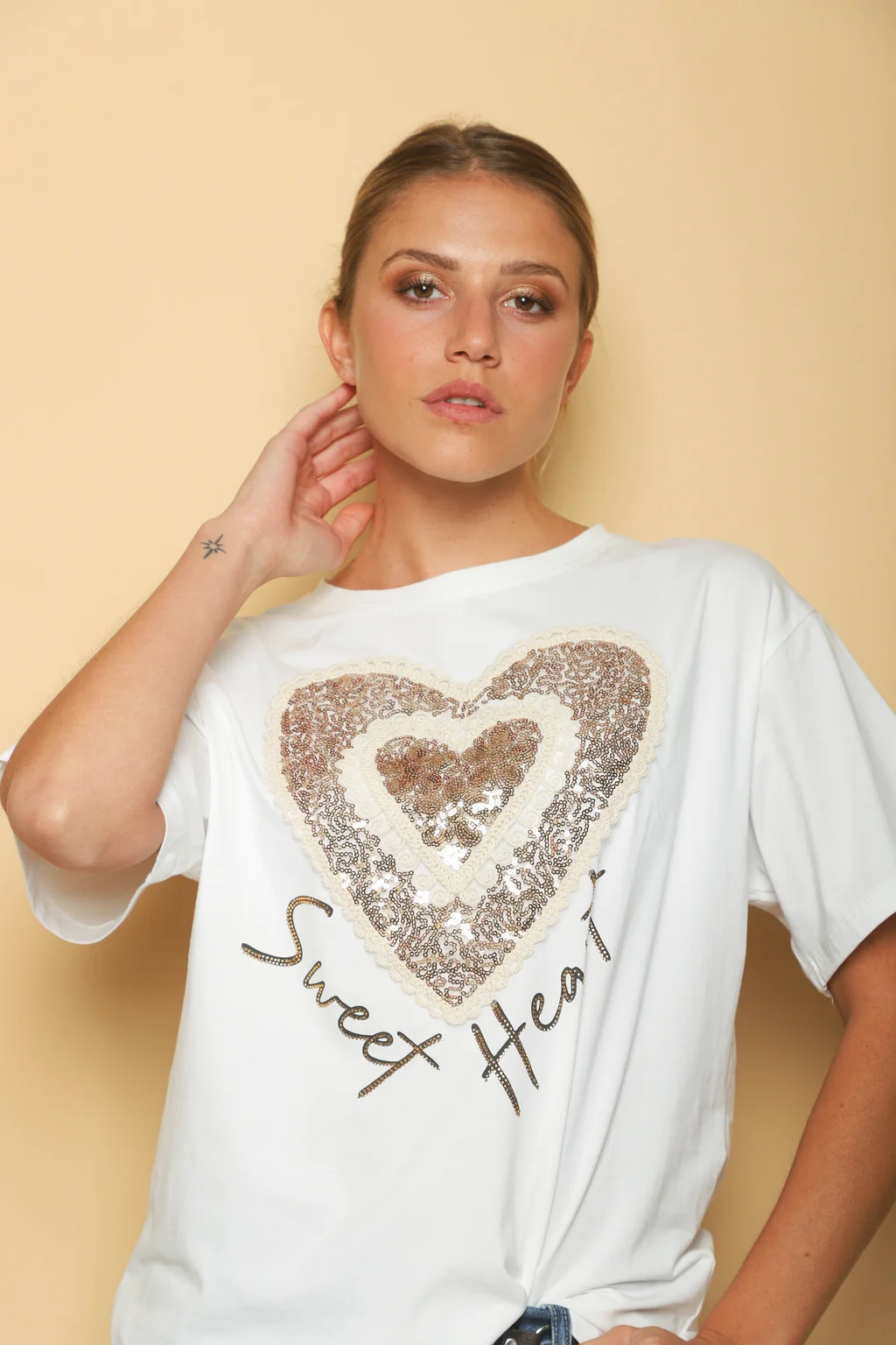Remera SWEET HEART c/ Lentejuelas Bordadas GU1003