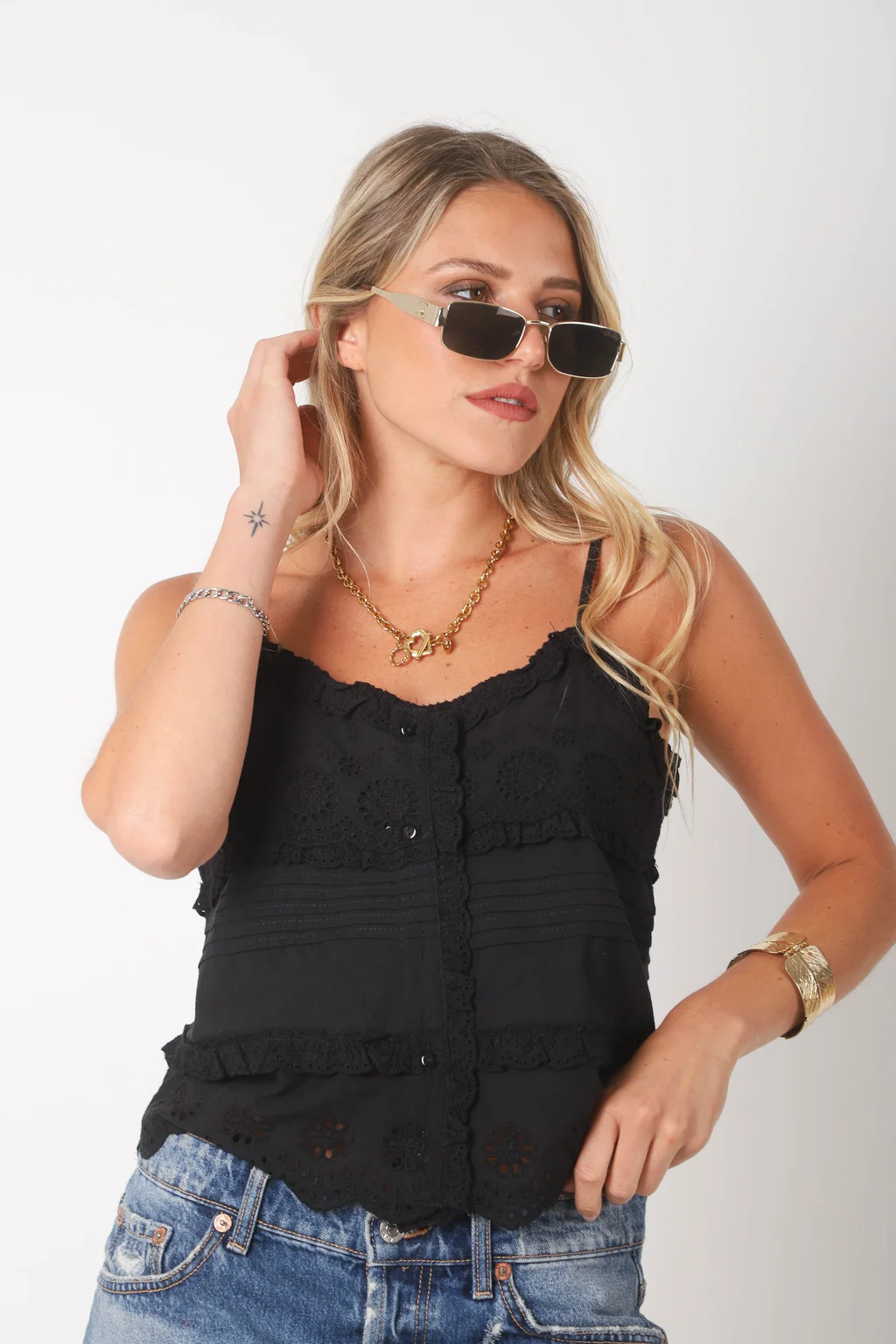 Musculosa Kavanah de Lino Abotonada con T ablitas y Broderie GUK4067