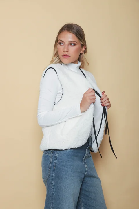 Chaleco Swiss Corderito c/ Tiras y Bolsillos GUK70068