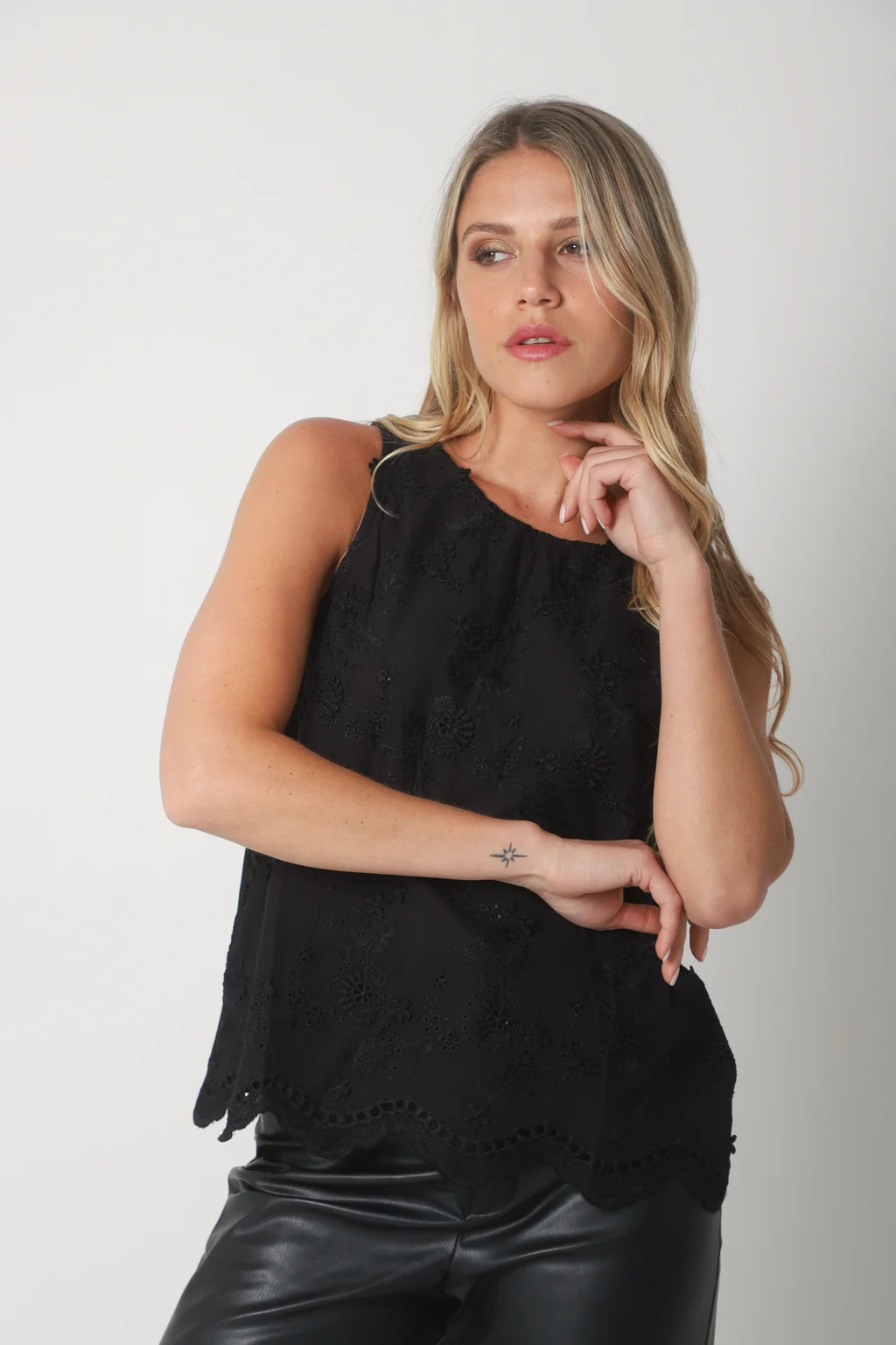 Musculosa KAIA Bordada GU5159