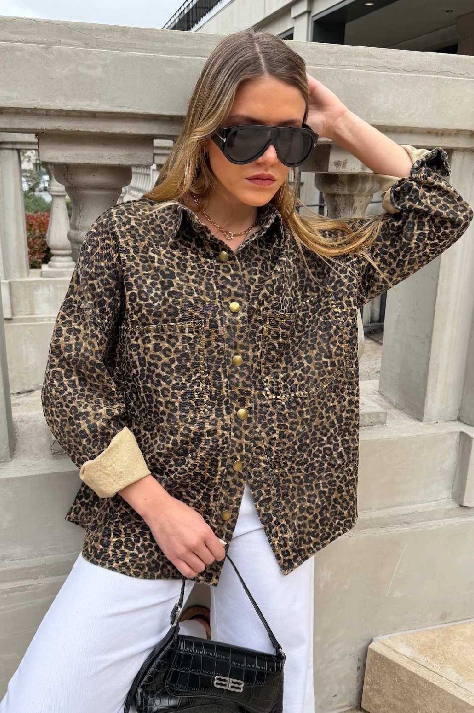 Camisaco Amplio BERLIN PRINT Gabardina con Tachas GU70012