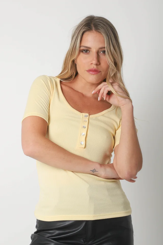 Remera KYARA Morley Abotonada