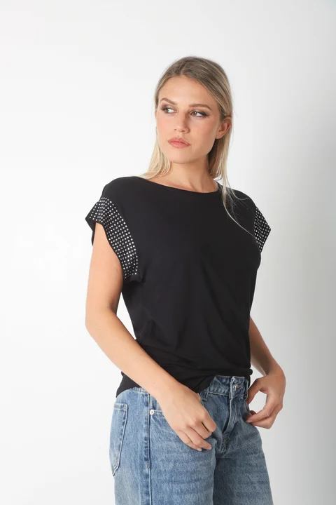 Remera KILIM de Modal Viscosa c/ Tachas en Mangas