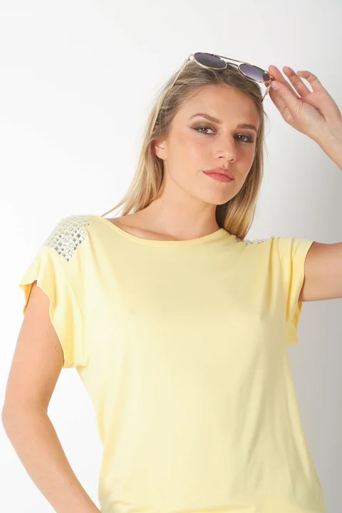 Remera Alyssa Viscosa Lycra con Tachas