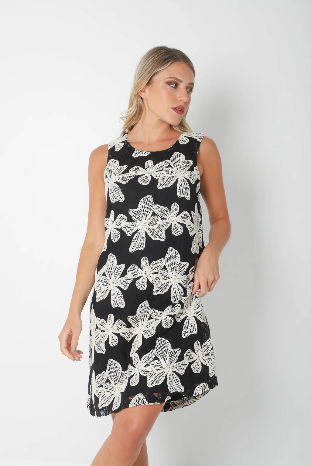 Vestido POCH Encaje con Bordado Crochet GU250110