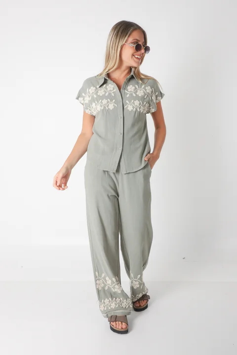 Conjunto GINEVA LINO C/Bordado GUK70152/70153