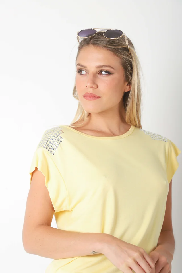 Remera Alyssa Viscosa Lycra con Tachas