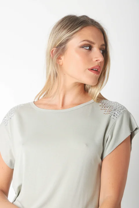 Remera Alyssa Viscosa Lycra con Tachas