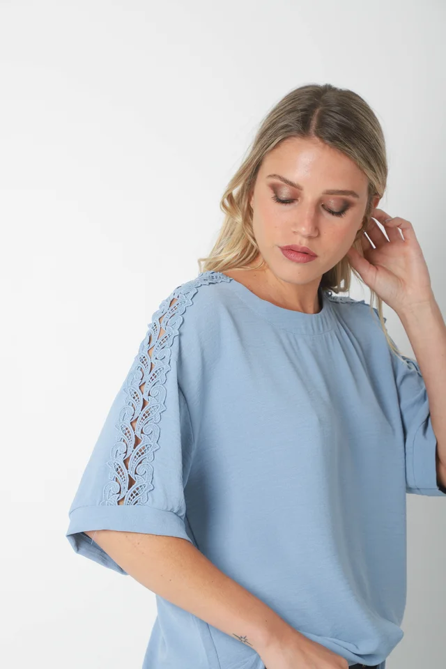 Blusa SERE Amplia Creppe c/ Puntilla en Hombros y Mangas GU0329