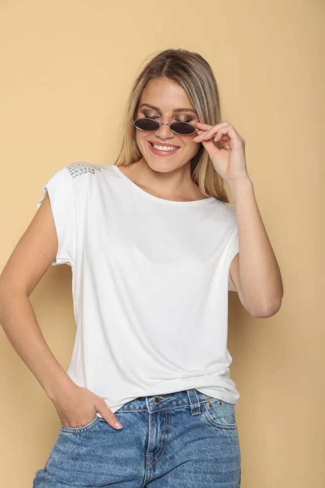 Remera Alyssa Viscosa Lycra con Tachas