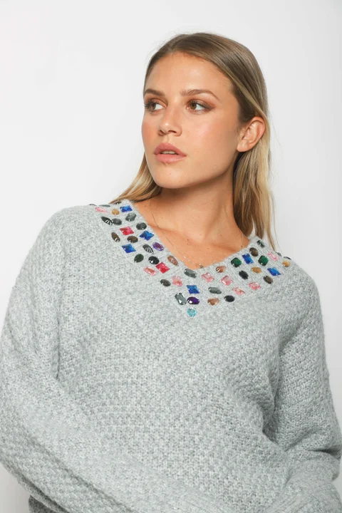 Sweater LUXE Escote V con Piedras de Colores GU81330