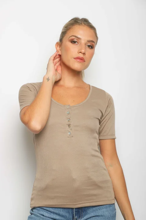 Remera Kyara Morley Abotonada