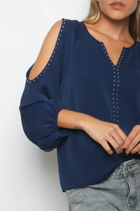 Blusa GAMBER SATEN C/ Hombro Descubierto y Tachas GU0341