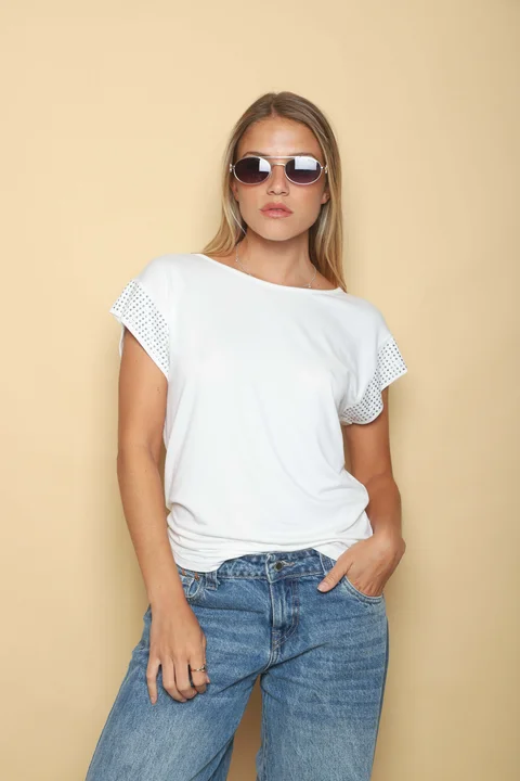 Remera KILIM de Modal Viscosa c/ Tachas en Mangas