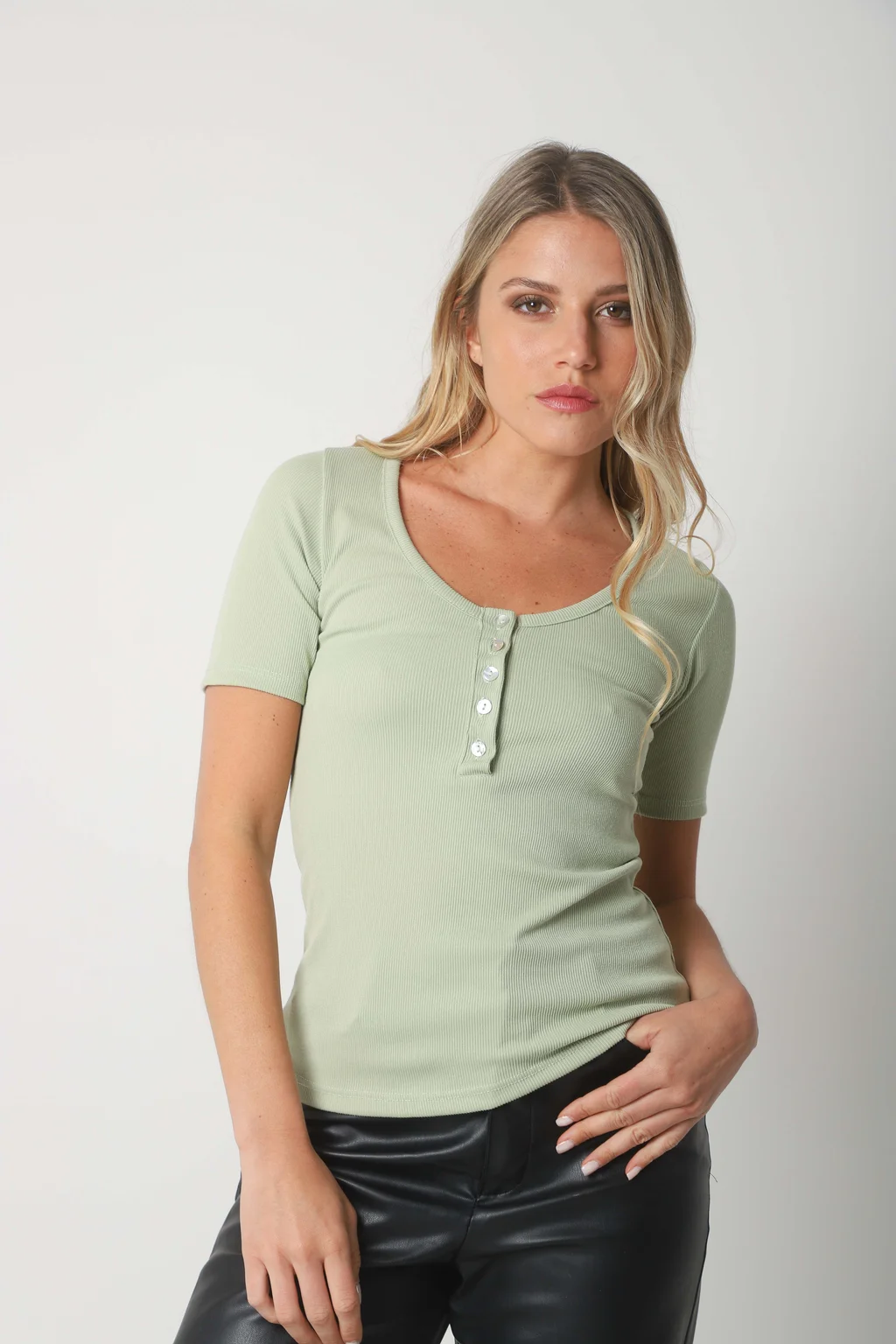 Remera Kyara Morley Abotonada