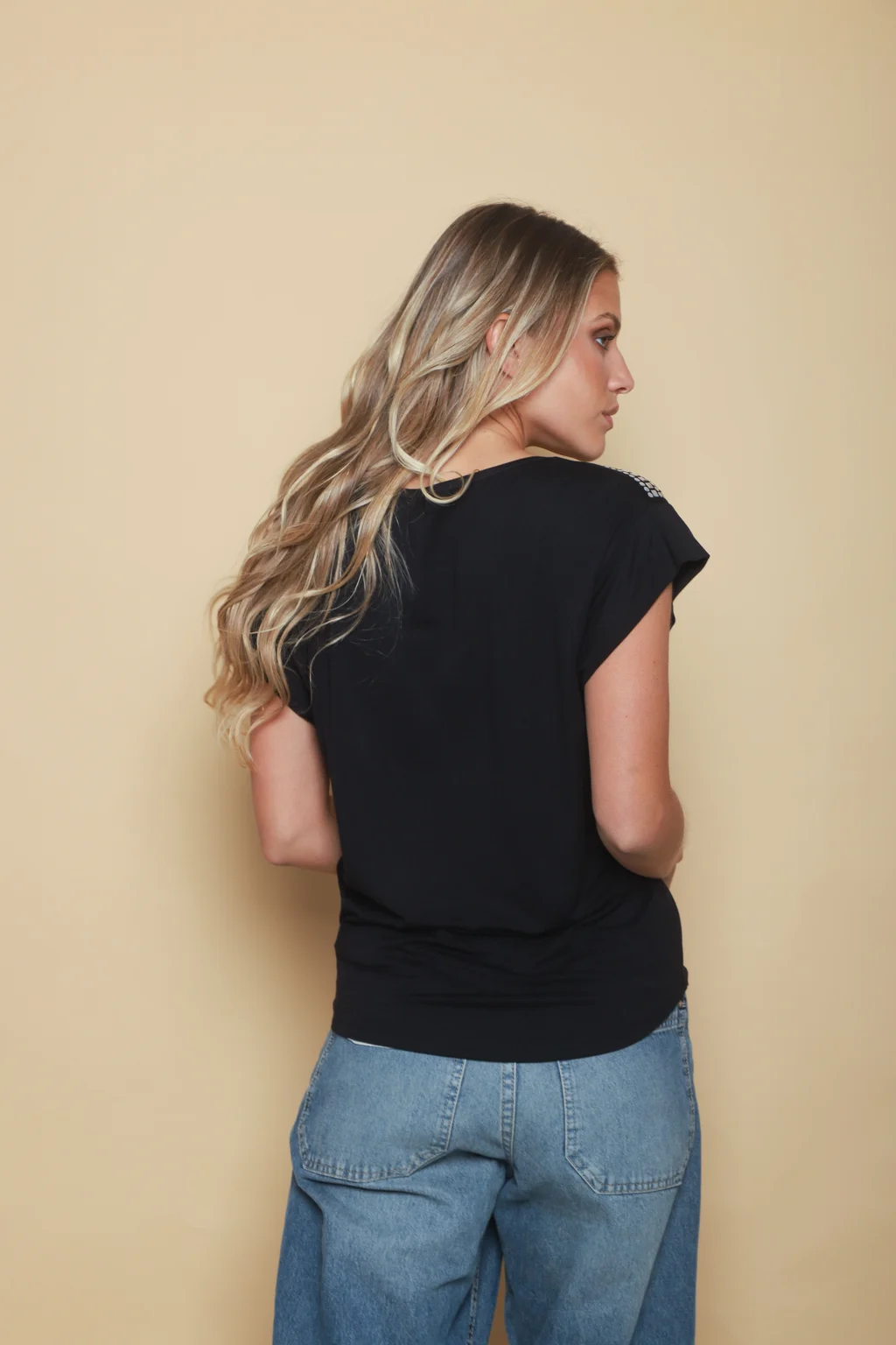 Remera Alyssa Viscosa Lycra con Tachas