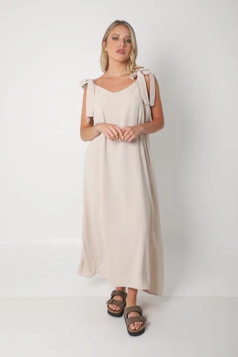 Vestido NISSI LISO AMPLIO de creppe c/ Tiras y Bolsillos