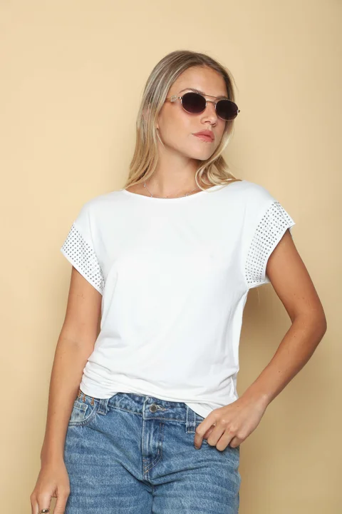 Remera KILIM de Modal Viscosa c/ Tachas en Mangas