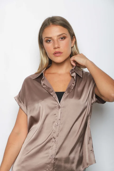 Camisa CANDI Satén Manga Corta GUV52