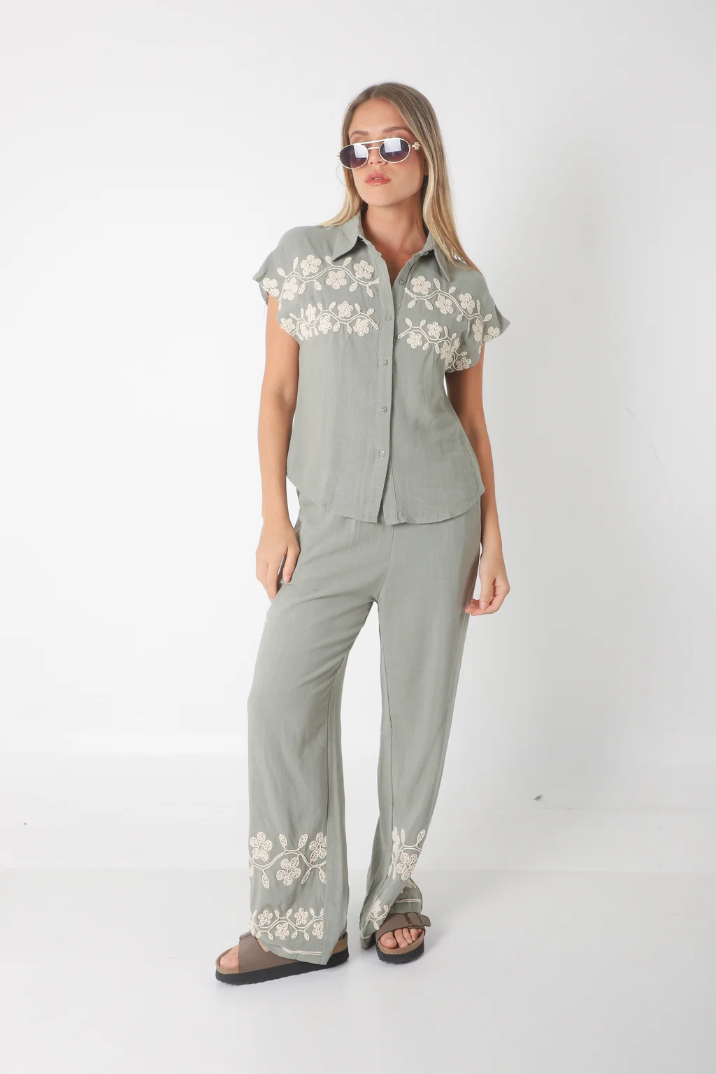 Conjunto GINEVA LINO C/Bordado GUK70152/70153