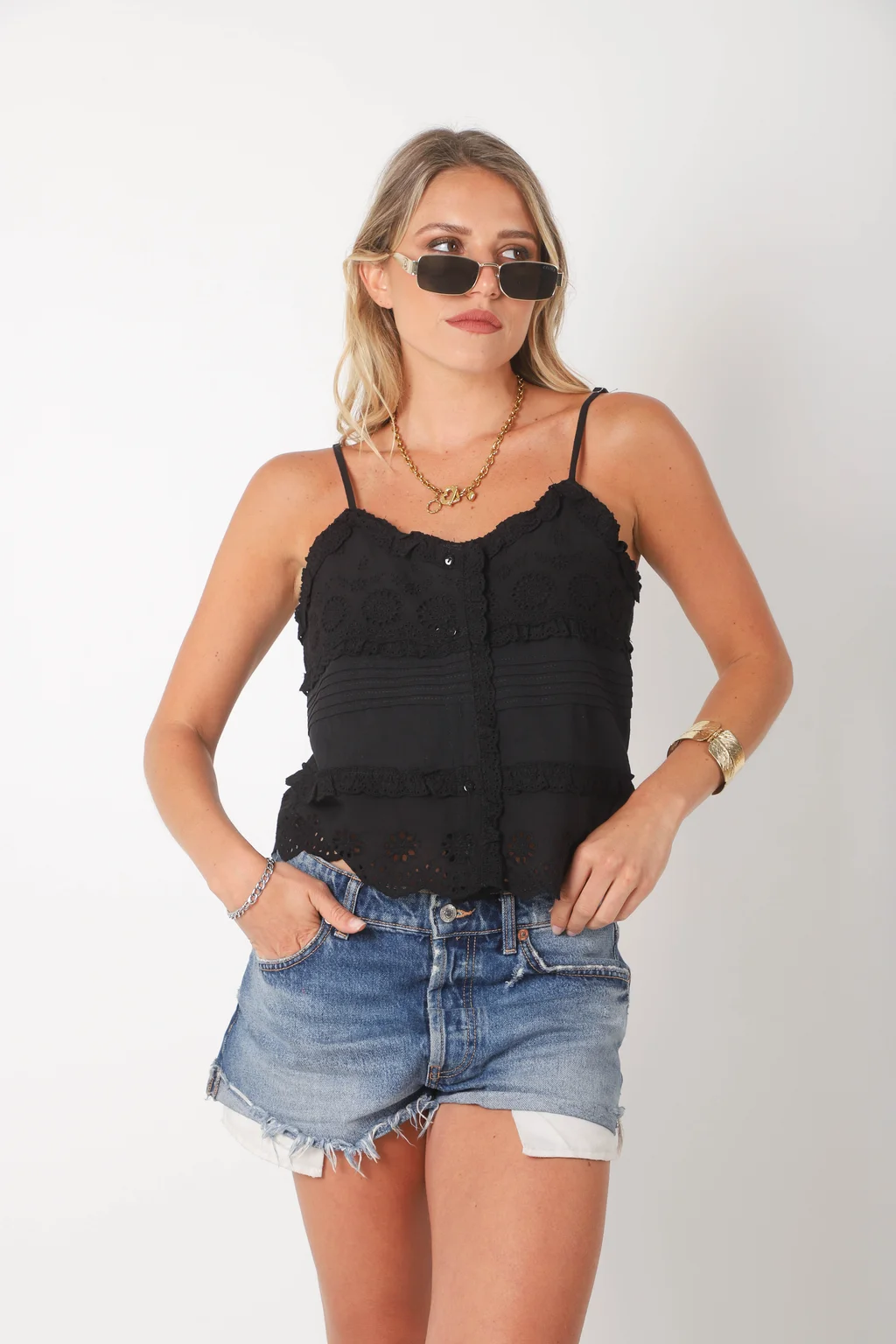 Musculosa Kavanah de Lino Abotonada con T ablitas y Broderie GUK4067