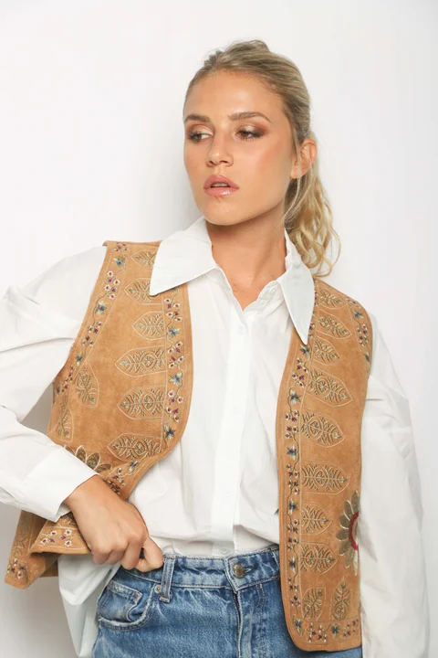 Chaleco TRIBECA Gamuza Bordado GU563