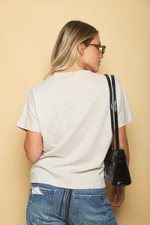 Remera MARIPOSA BORDADA GUJ5231