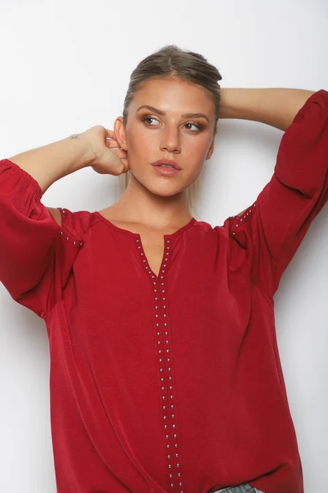 Blusa GAMBER SATEN C/ Hombro Descubierto y Tachas GU0341