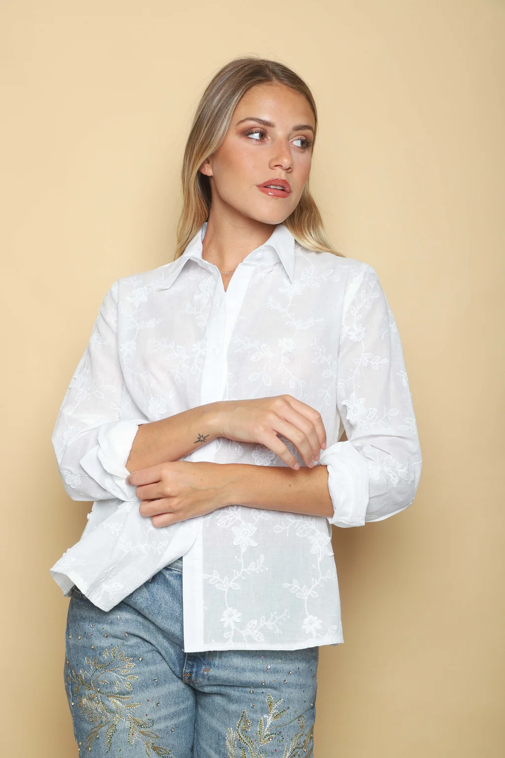 Camisa VITARA Hojitas Bordada GUK70217
