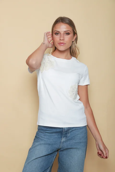 Remera DEBBIE con Bordado GU30594