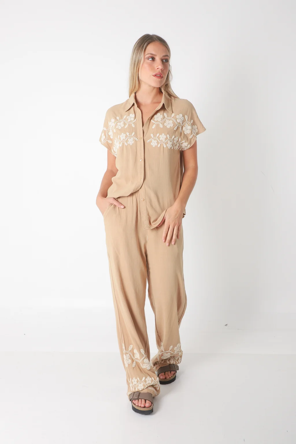 Conjunto GINEVA LINO C/Bordado GUK70152/70153