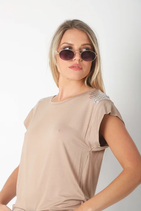 Remera Alyssa Viscosa Lycra con Tachas