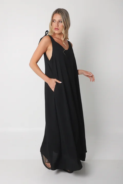 Vestido NISSI LISO AMPLIO de creppe c/ Tiras y Bolsillos