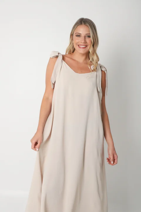 Vestido NISSI LISO AMPLIO de creppe c/ Tiras y Bolsillos