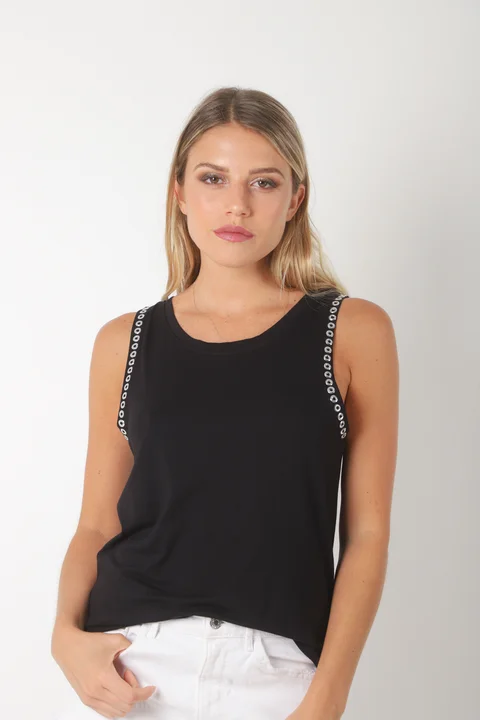 Musculosa Mile Creppe c/ Tachas