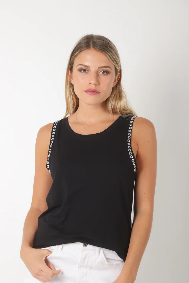 Musculosa Mile Creppe c/ Tachas