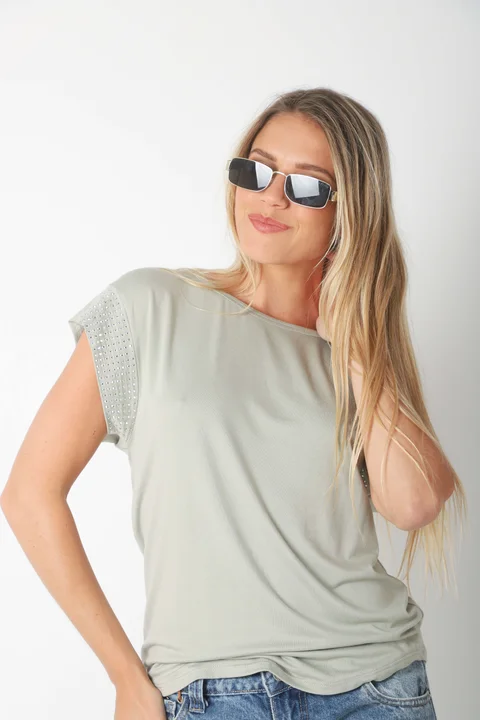 Remera KILIM de Modal Viscosa c/ Tachas en Mangas