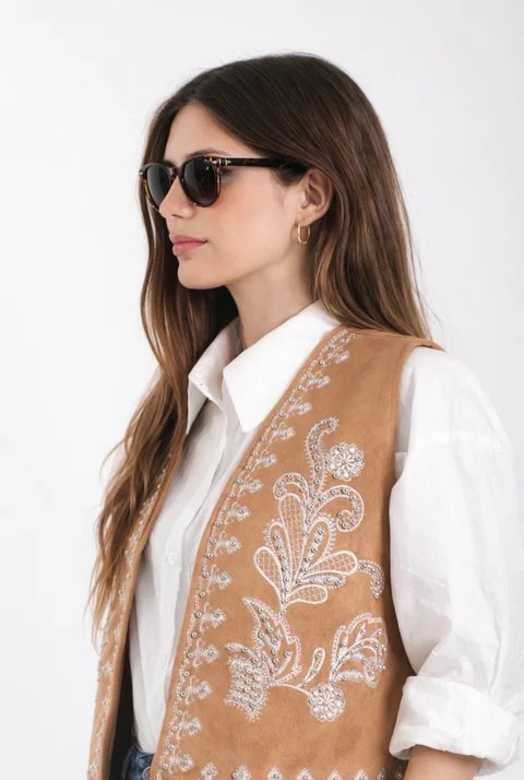 Chaleco MONTANI Gamuza Bordado GU562