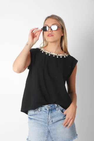 Músculosa KIER Lino c/aplique GUK70118 - Vista 3