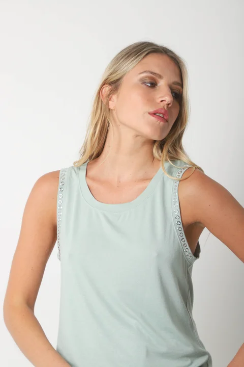 Musculosa Mile Creppe c/ Tachas