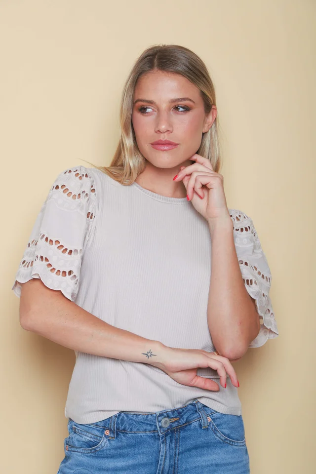 Remera REBEL Morley c/broderie GUK70121